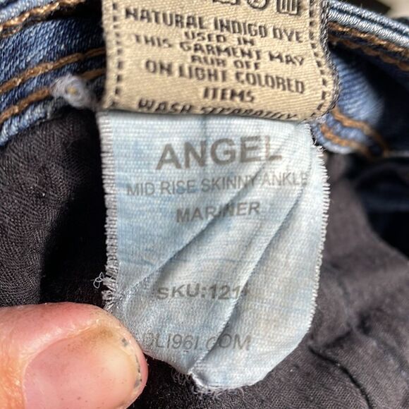 DL1961 Angel Mid Rise Cigarette Jeans - Picture 5 of 9
